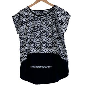 Robert Louis | High low hem short sleeve loose fit patterned blouse size…